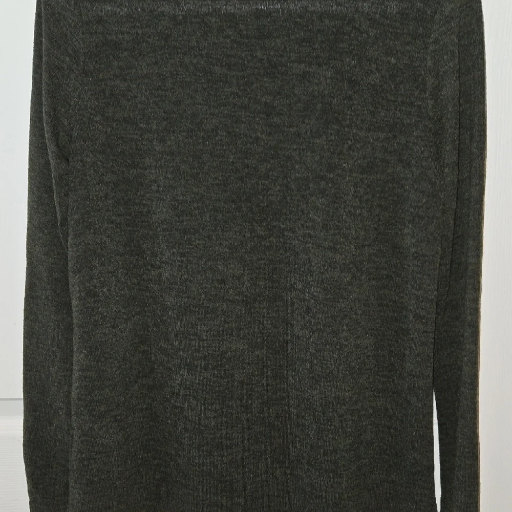 OLIVE Ruffle TOP - Picture 7 of 7